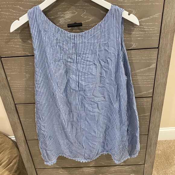 Boutique tank top blouse from Italy. Size small - Picture 3 of 3